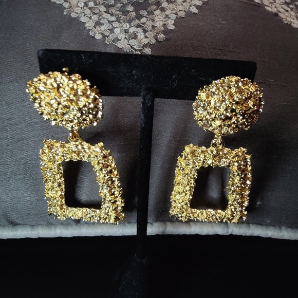 Gold Statement ewrrings - Picture 3 of 4